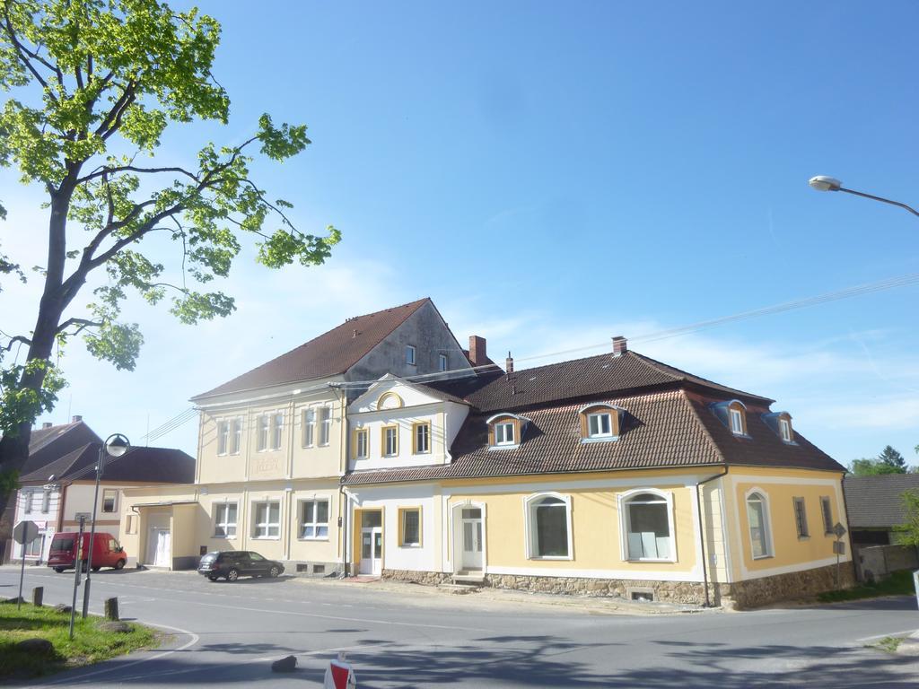 Guest House U Zlatého Jelena Žinkovy Exterior foto